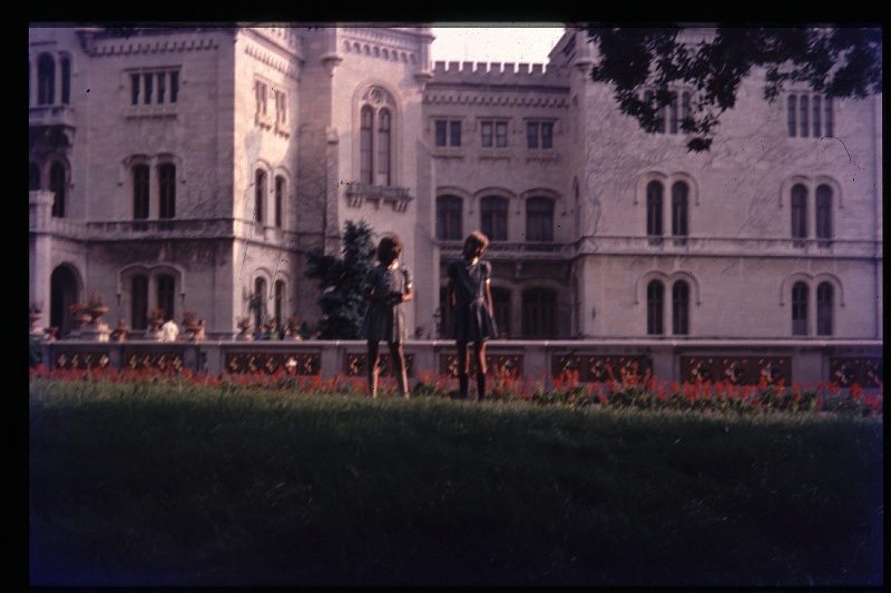 31.Miramare jul 1975 Brigitte,Marion.JPG